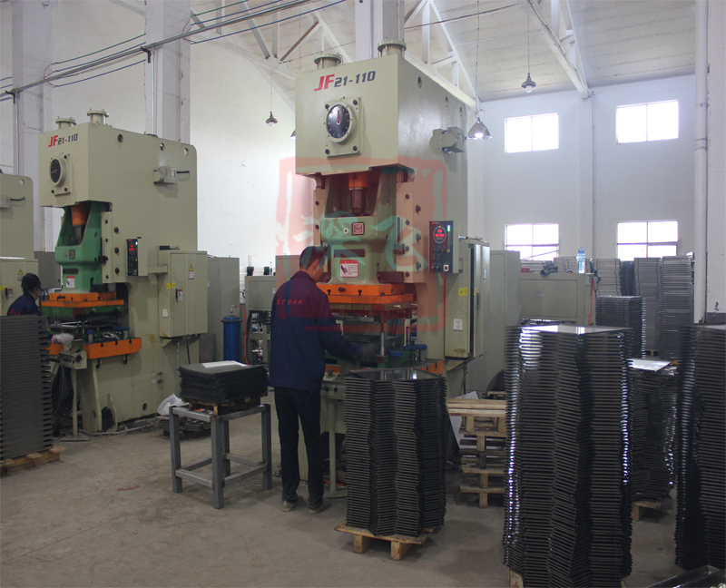 沖床（折邊設備）